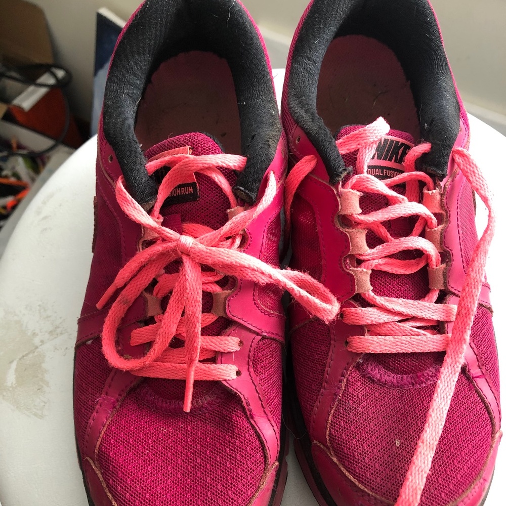 Nike Dual Fusion Sneakers